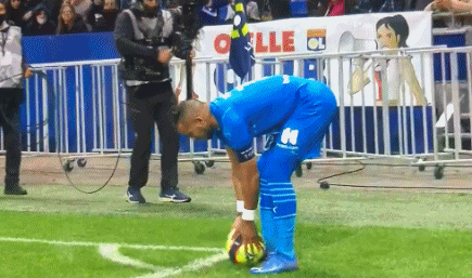 欧冠淘汰赛前瞻：拜仁主场迎战利物浦,（欧冠淘汰赛前瞻：拜仁坐镇主场对阵利物浦）