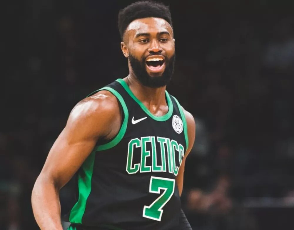 里程碑，国安后卫何宇鹏已在中超出战100场（中超百场达成 国安后卫何宇鹏迎职业里程碑）