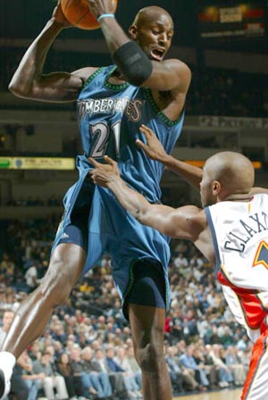 欧冠比赛战术分析：尤文图斯防守策略,（欧冠战术深析：尤文图斯的防守体系）