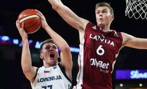 马德兴怒喷女足：主管领导给个解释，主帅不下课亚洲杯必惨败（马德兴炮轰女足：管理层须作出说明，若主帅留任亚洲杯恐惨败）