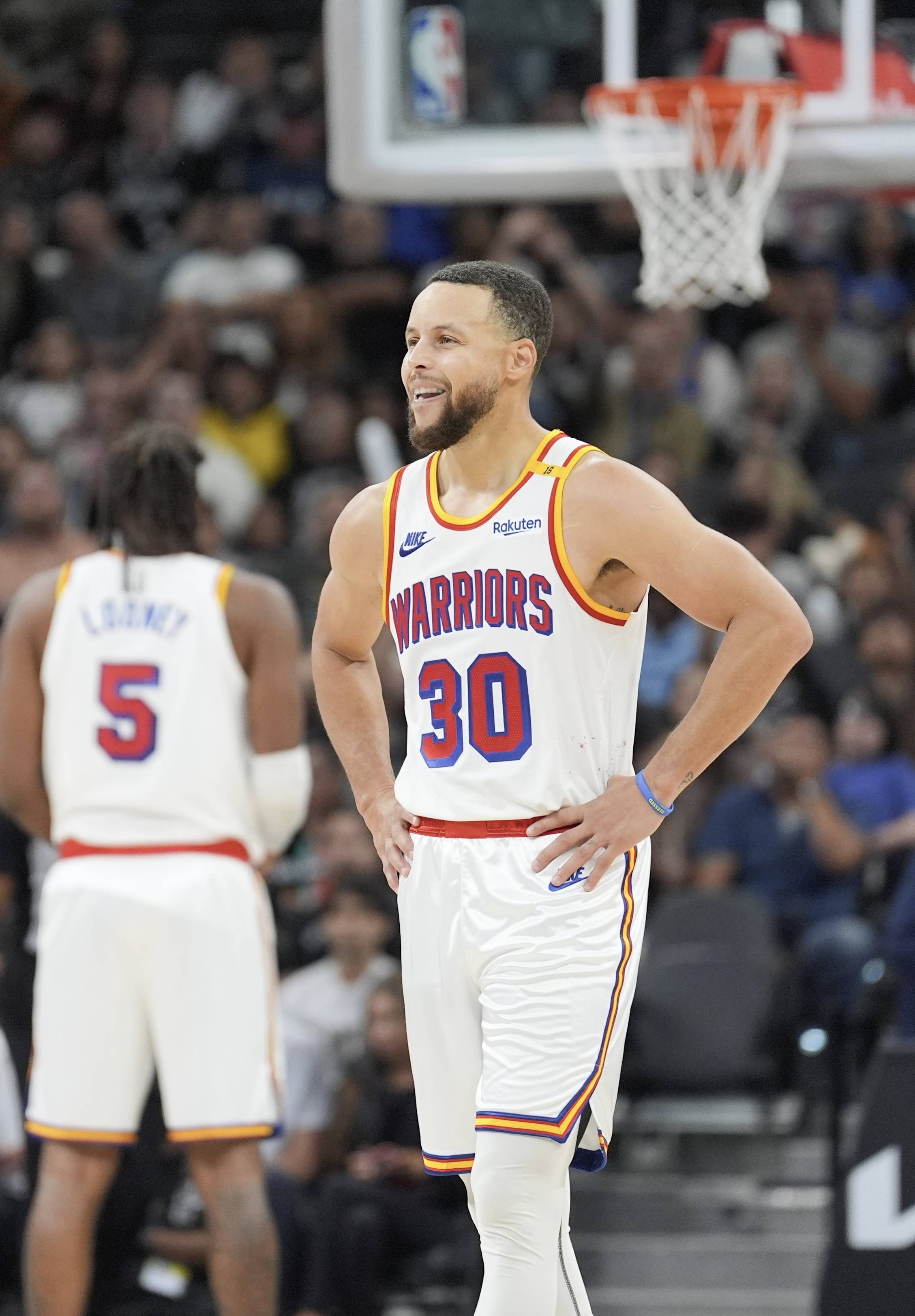 英超战报：佳夫双响，纽卡4-1埃弗顿，获联赛客场首胜（英超快讯：佳夫梅开二度，纽卡斯尔4-1击退埃弗顿，收获联赛客场首胜）