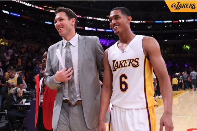 郎平已无回归可能！2次把中国女排带出低谷，一个时代宣告终结（郎平回归无望：两度带领中国女排走出低谷的时代落幕）