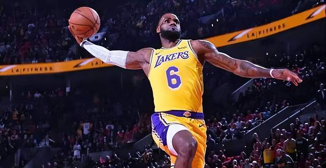 阿隆索在皇家马德里时间已经不多齐达内和阿尔韦罗亚正等着他上场（阿隆索在皇马的时间进入倒计时，齐达内和阿韦罗亚正等他登场）