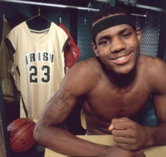 球队连胜势头强劲，排名稳步上升（球队势如破竹豪取连胜，积分榜排名稳步攀升）