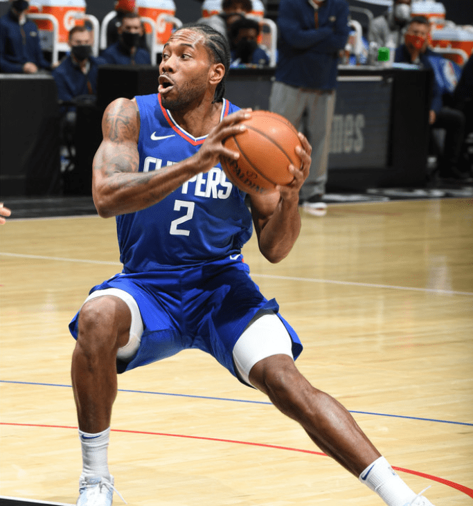 达成尤文生涯200场里程碑，洛卡特利获赠纪念球衣（洛卡特利迎来尤文生涯第200场，获赠纪念球衣）