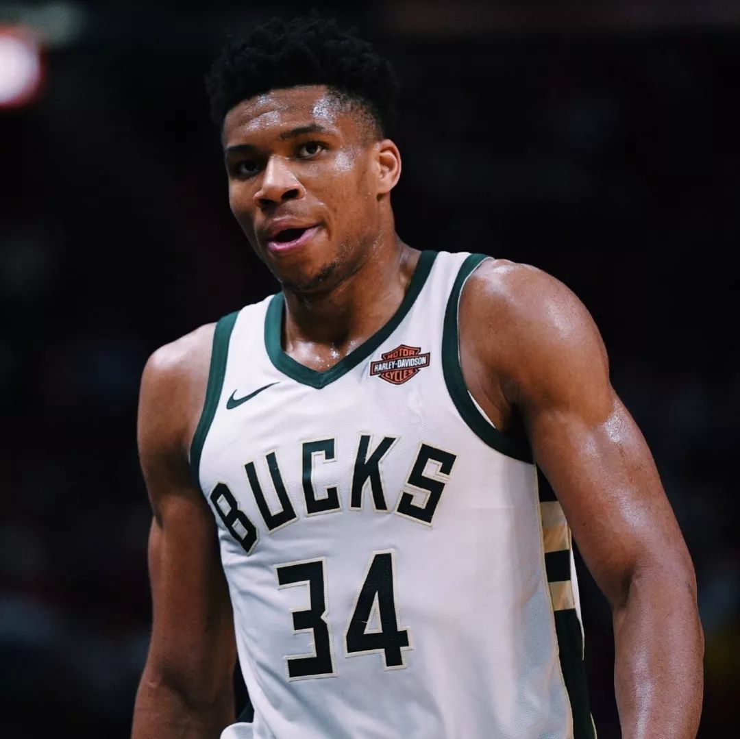 路易斯-苏亚雷斯：踢拜仁我们表现出色；巴黎也非常难对付（路易斯-苏亚雷斯：战拜仁发挥出色，巴黎同样难缠）