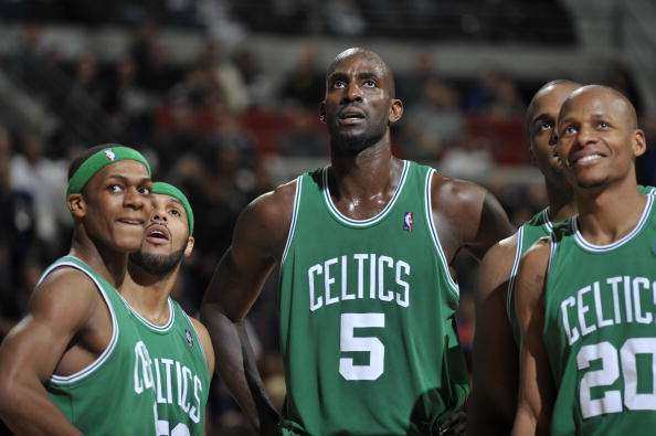 亚特兰大虽有回暖迹象，但进攻防守仍需提升。（亚特兰大呈回暖势头，攻防仍有提升空间）